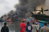 13 Kapal Nelayan Terbakar di Tegal