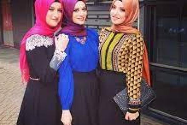 Jilbab dan Abaya Ala Turki, Menarik Wanita Pakistan