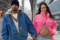 Hamil Anak Pertama, Rihanna Pamer Perut Buncit