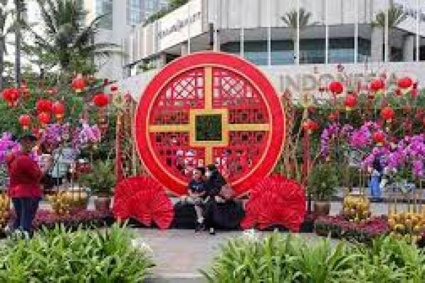 Ornamen Khas Imlek Menghiasi Bundaran HI 