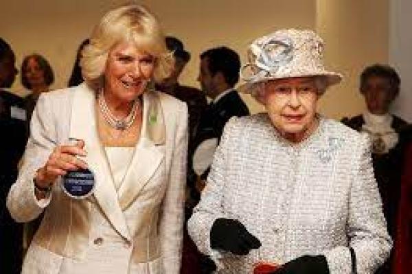 Ratu Elizabeth Dukung Gelar "Ratu Permaisuri" Camilla 