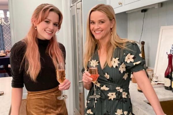 Reese Witherspoon Unggah Foto Berdua Putrinya, Awet Muda dan Mirip Kakak Adik