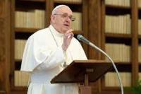 Paus: Buang Plastik Adalah Tindakan Kriminal