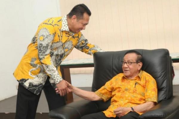 Dinilai Catatkan Prestasi, Bamsoet dan Akbar Tanjung Terima Penghargaan dari KAHMI