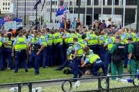 Masuk Hari Ketiga, Polisi Selandia Baru Mulai Bubarkan Protes Anti-Vaksin