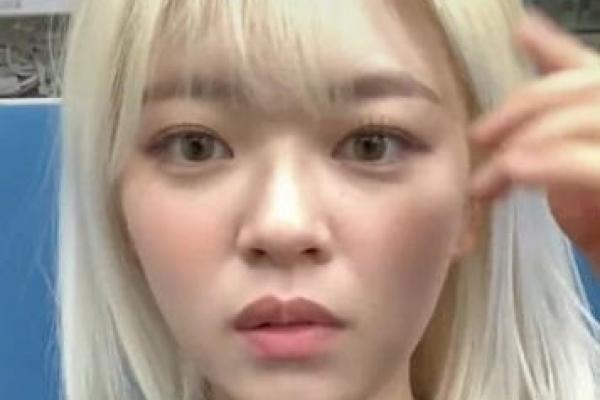 Jeongyeon Gemparkan Penggemar Dengan Merubah Warna Rambutnya