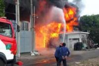 Kebakaran Hebat Landa Pabrik Plastik di Pati 