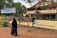 Negara Bagian India Buka Kembali Beberapa Sekolah Usai Protes Hijab