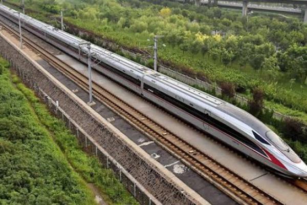 Pesan Tiket Rombongan Kereta Whoosh Bisa Pakai WA