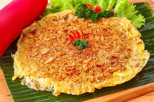Kerak Telor, salah satu makanan khas dari Betawi (FOTO: DAPUR KOBE) 