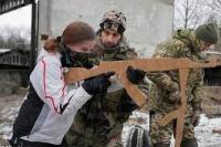 Warga Sipil Ukraina Menerima Pelatihan Militer