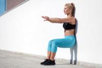 Mempertajam Fokus hingga Kencangkan Otot Perut, Simak 9 Manfaat Wall Sit bagi Tubuh