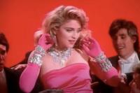 Gaun Ikonik Madonna dan Drum Kit pra-Beatles Dilelang di California