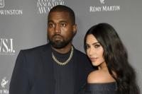Kim Kardashian dan Kanye West Rukun Nonton Pertandingan Basket Sang Putri
