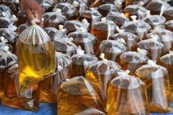 Jaga Ketersediaan, ID Food Distribusikan  Minyak Goreng Curah ke Pasar Rakyat