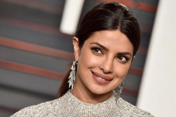 Kesal dengan Rosie O Donnell, Priyanka Chopra Minta Komedian Itu Cari Namanya di Google