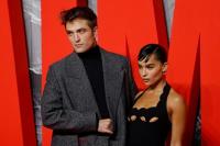 Cinta & Benci Bruce Wayne-Catwoman, Begini Chemistry Robert Pattinson & Zoe Kravitz di The Batman