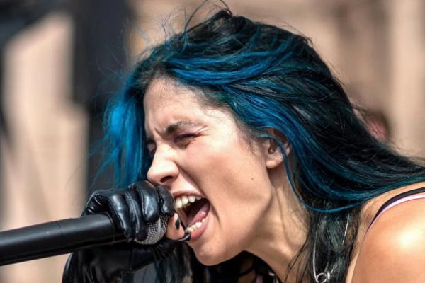 Grup Punk Rock Feminis Rusia Pussy Riot Galang Dana Jual 10.000 NFT Bendera Ukraina