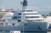 Kapal Pesiar yang Dikaitkan dengan Roman Abramovich, Tinggalkan Barcelona