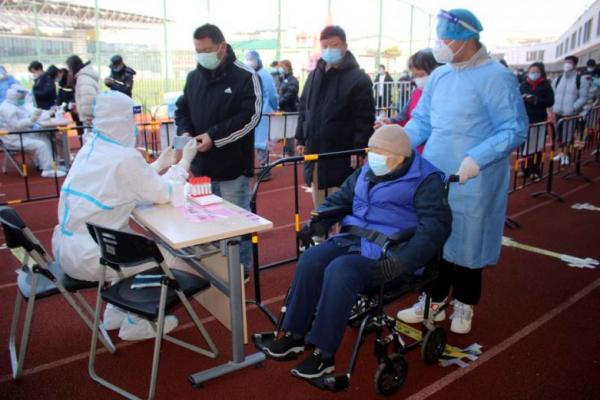 Kasus Covid Melonjak, China Kini Bolehkan Tes Antigen Mandiri