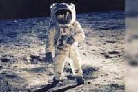 Foto Astronaut Buzz Aldrin Laku Puluhan Juta Rupiah