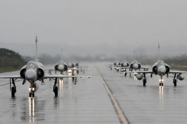 Taiwan Kandangkan Pesawat Tempur Mirage setelah Jet Jatuh ke Laut