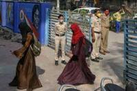 Pengadilan India Kuatkan Larangan Jilbab 