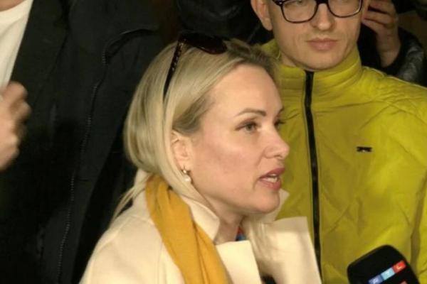 Wanita yang Memprotes Perang Rusia di Acara TV, Khawatirkan Keselamatannya