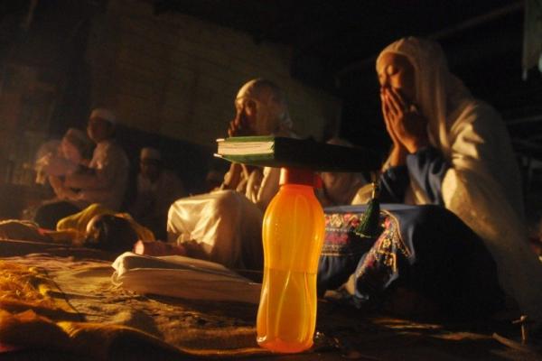 Ilustrasi: Berdoa dan berzikir pada malam nisfu syaban. Foto: NU 