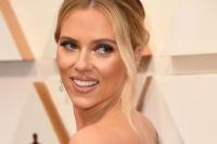 Ditanya Putrinya Rose, Scarlett Johansson Malu dengan Kebiasaan Merokok di Masa Mudanya