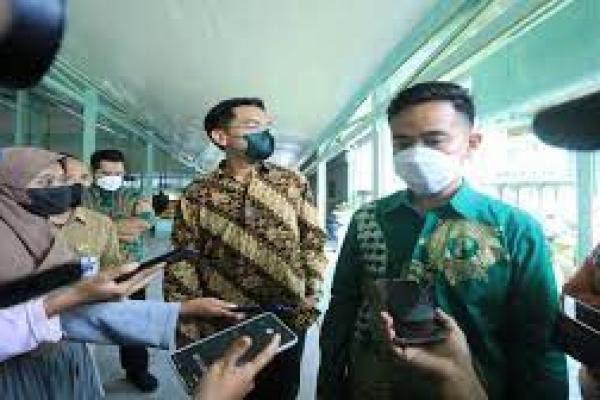 Rencana Pernikahan Ketua MK dengan Adik Jokowi, Gibran: "Lha Itu Sudah Tahu"