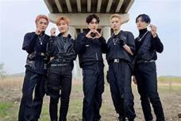 P1Harmony Puncaki Tangga Lagu "Hot Singles Sales"