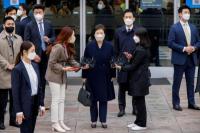 Mantan Presiden Korea Selatan yang Dipenjara karena Korupsi, Kembali ke Rumah