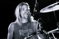 Mick Jagger dan Axl Rose Ungkap Rasa Kehilangan Wafatnya Taylor Hawkins Drummer Foo Fighters