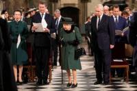 Pangeran Harry Tak Hadir, Ratu Elizabeth Beri Penghormatan pada Mendiang Suaminya
