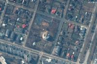 Gambar Satelit Menunjukkan Parit Panjang Kuburan Massal Ukraina