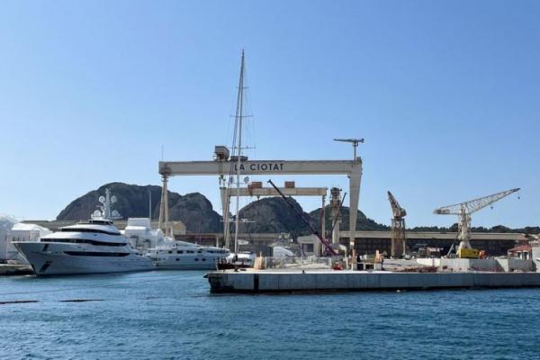 Di Prancis, Superyacht yang Disita Memusingkan Petugas Pelabuhan