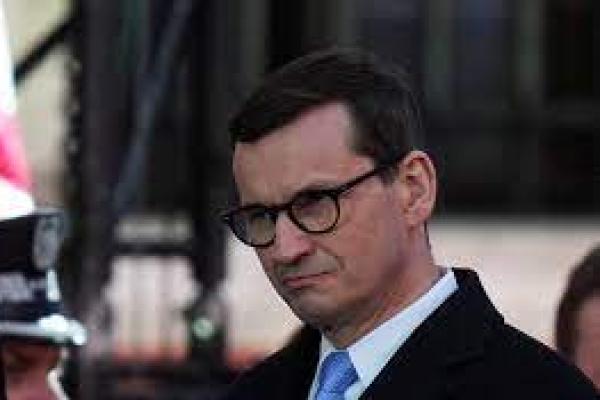 Polandia Tegur Macron: Tidak Ada yang Bernegosiasi dengan Hitler