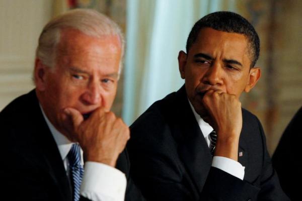 Obama Kembali ke Gedung Putih untuk Promosikan UU Kesehatan kepada Biden