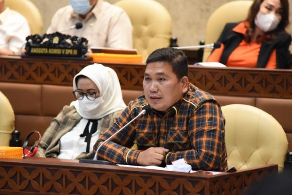 Komisi V Minta Angkasa Pura II Tingkatkan Pelayanan Penumpang
