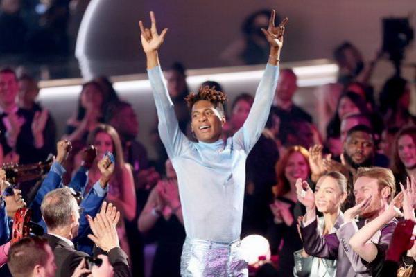 Borong 5 Piala Grammy Awards 2022, Streaming Lagu Jon Batiste Naik 950 Persen!