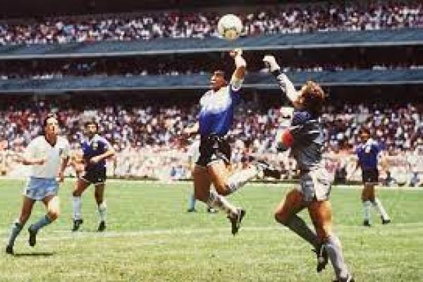 Kaus Gol `Tangan Tuhan` Maradona Diperkirakan Akan Terjual $5,23 Juta 