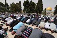  Jumat Pertama Ramadhan Puluhan Ribu Muslim Salat di Masjid Al Aqsa