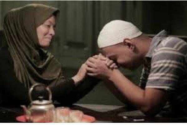 Menggapai Surga dengan Berbakti Kepada Orang Tua