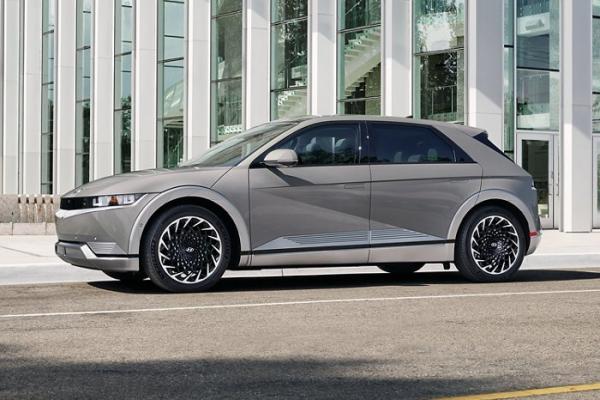 Hyundai Ioniq 5 Raih Tiga Gelar World Car Awards 2022.