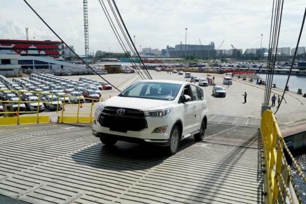 Mobil Toyota sedang persiapan dikirim untuk ekspor. (Foto: Ist) 