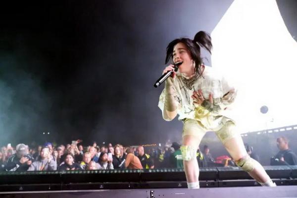 Jadi Headliner di Coachella 2022, Billie Eilish Hadirkan Idolanya Damon Albarn