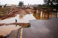 Korban Banjir Afrika Selatan Mencapai 443 Orang, Puluhan Hilang