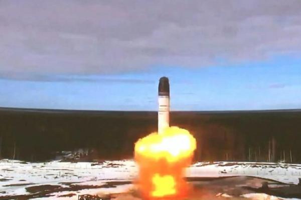 Rusia Uji Rudal Antarbenua, Dipuji Putin yang Terbaik di Dunia