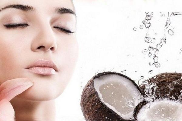 Mengandung Sitokin dan Antioksidan, Cuci Muka dengan Air Kelapa Bisa Hilangkan Keriput di Wajah